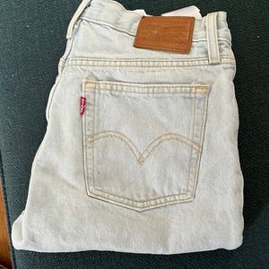 Levi light wedgie jeans